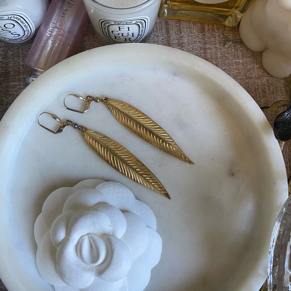 French hook long gold tone feather leaf earrings - Picture 2 of 8